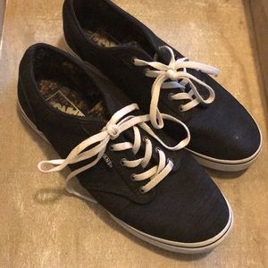 Vans tennis shoes size 7